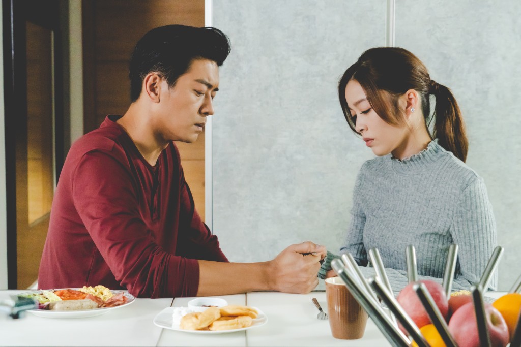 Gina呂靜林（賴慰玲 飾）對Davey甘誠鈞（黎諾懿 飾）心死。