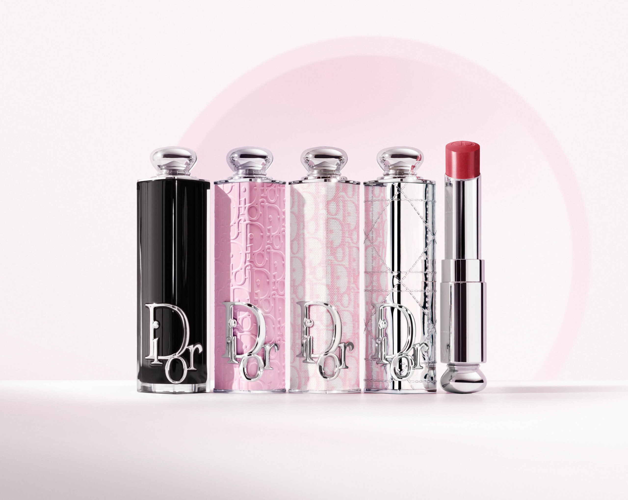 Dior 鏡光誘惑唇膏 $370；Dior鏡光誘惑唇膏外殼（珍藏版）$255/珍藏版 Pink Oblique $420