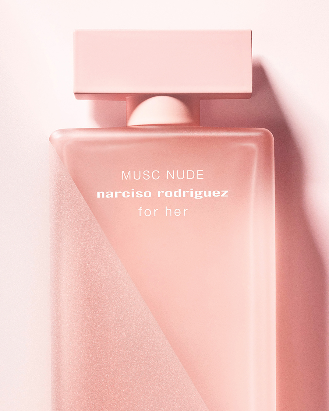 裸粉色瓶身融合簡潔俐落線條,粉嫩精緻。