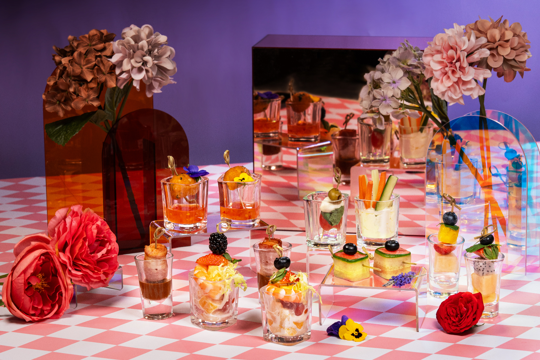 灣仔六國酒店Le Menu西餐廳推出全新「果漾花語下午茶自助餐」，以水果和花卉為主題