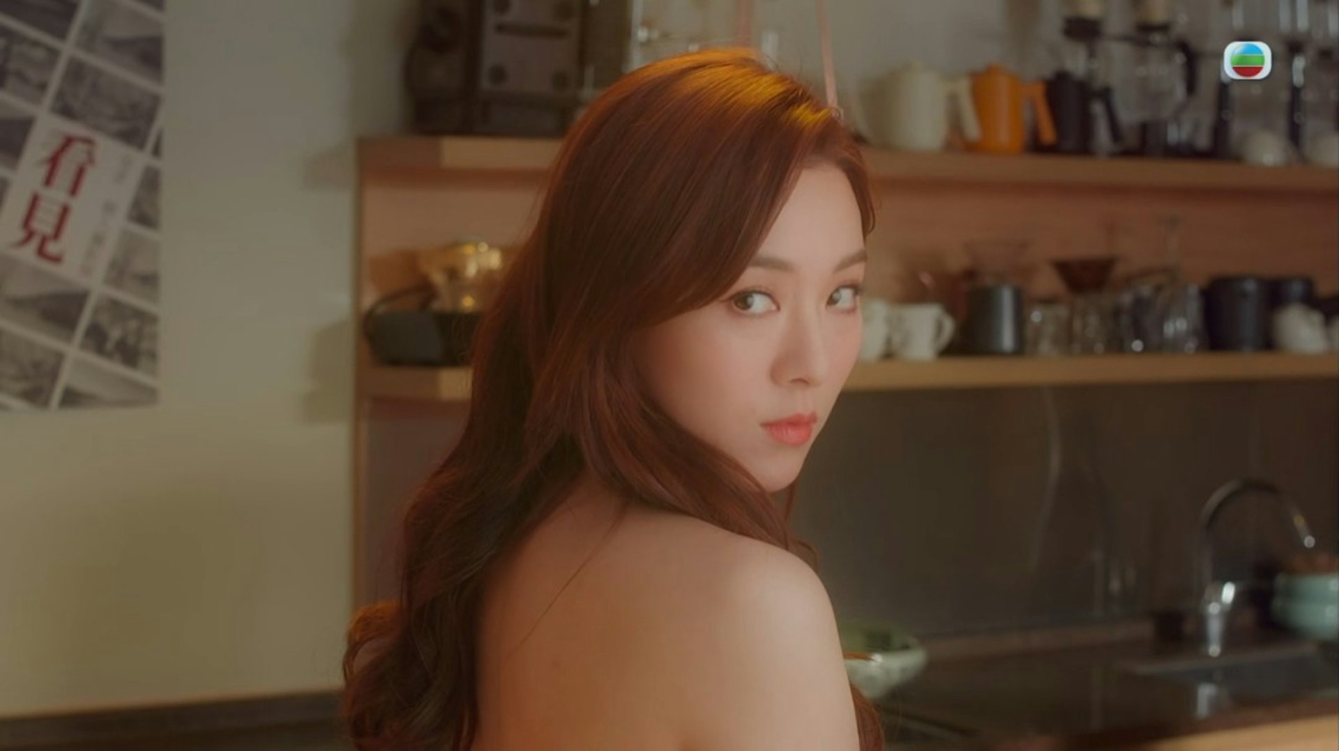 潘善仁(羅子溢 飾)見到Mira(王敏奕 飾)的後背,終於忍不住「思想出軌」