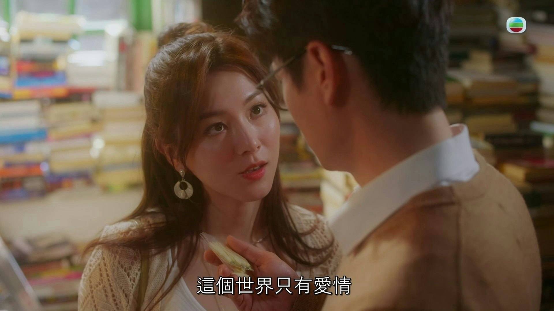 善仁眼中的Mira性格主動、外型討好。