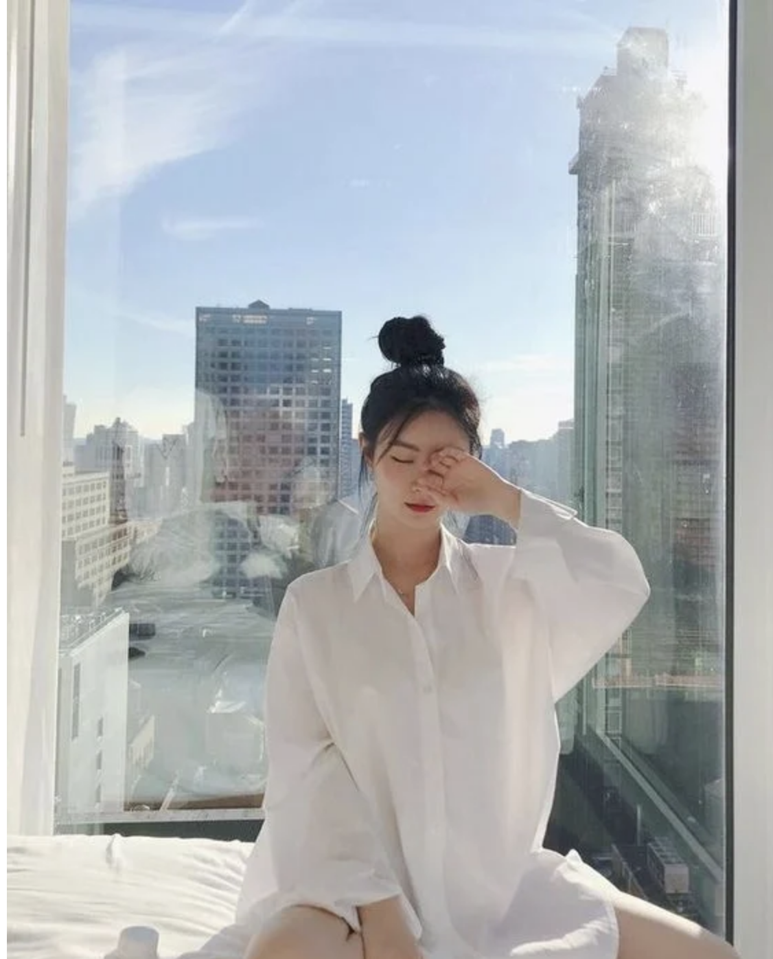 熬夜、壓力大等不良生活習慣會使肌膚代謝遲緩，肌膚變黃