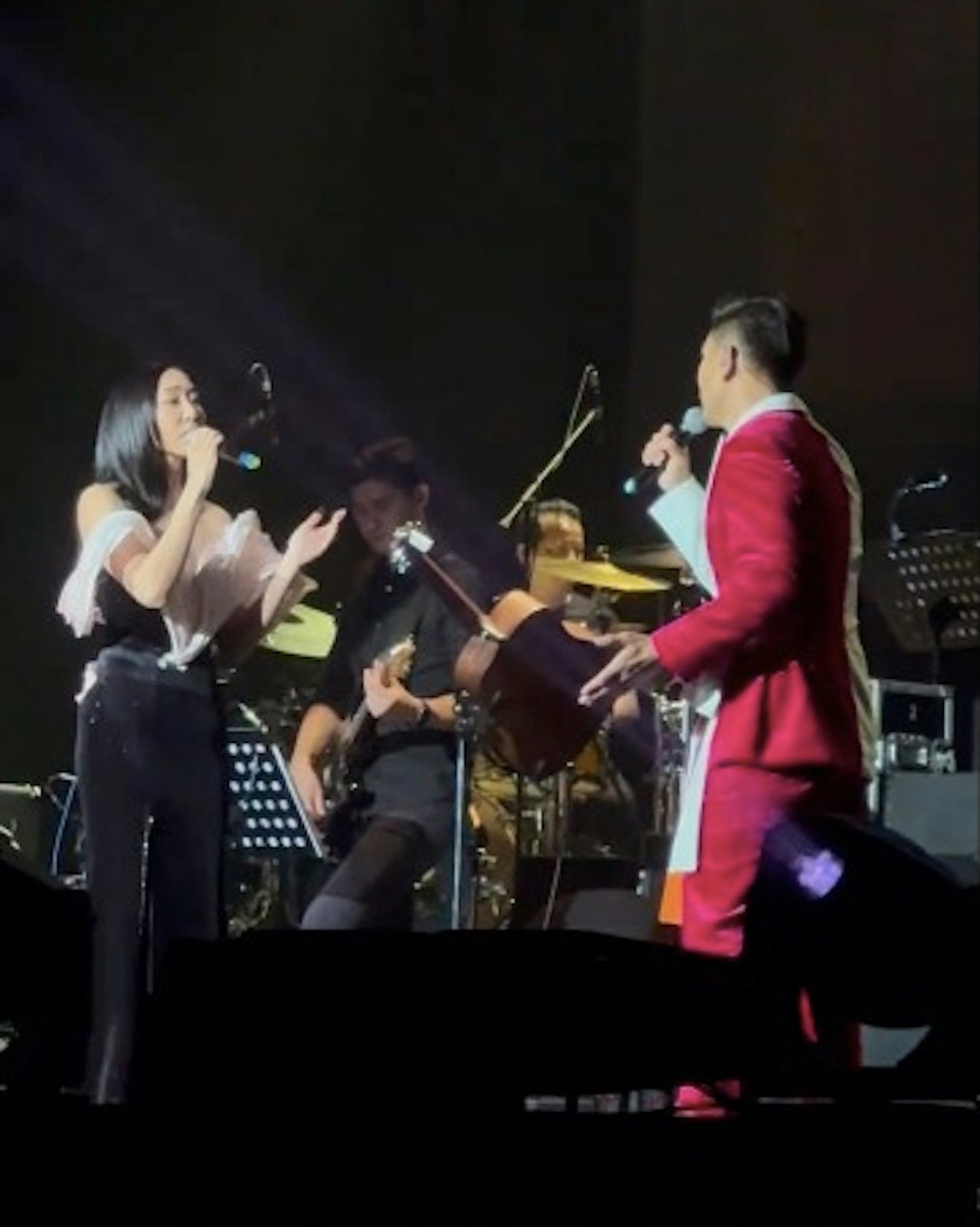 陳展鵬與胡定欣早前到雲頂登台，合唱當年《城寨英雄》的劇集歌曲《從未知道你最好》，被形容是「破冰之作」