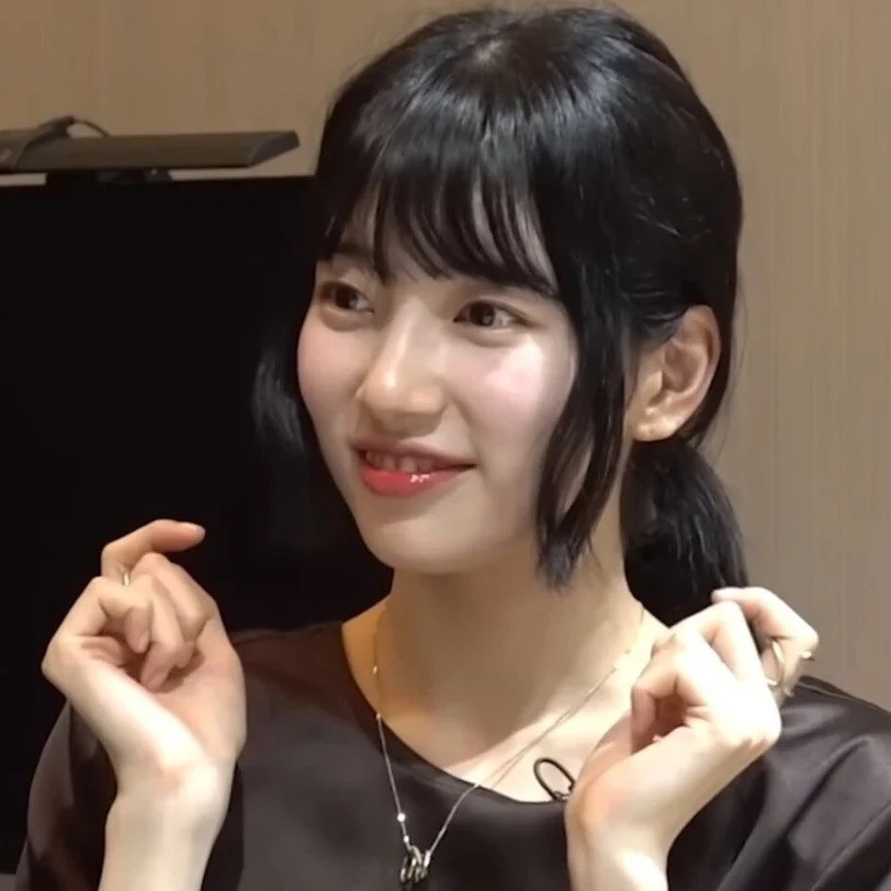 秀智的牙齦笑。