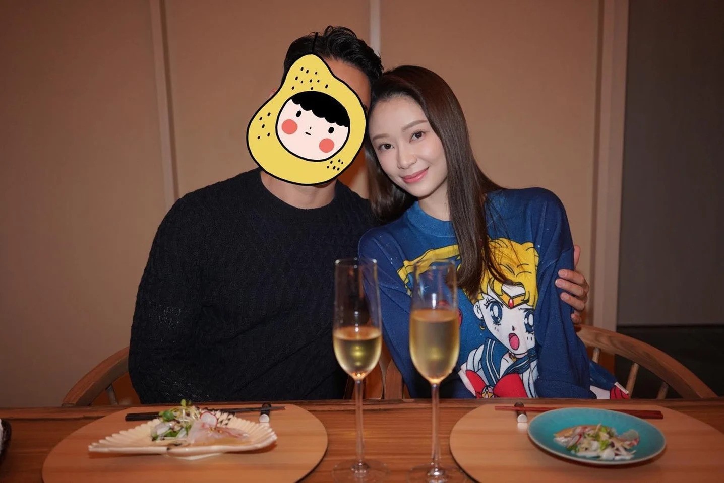 葉蒨文曾因被捲入「袁鍾事件」而貼出與男友合照。