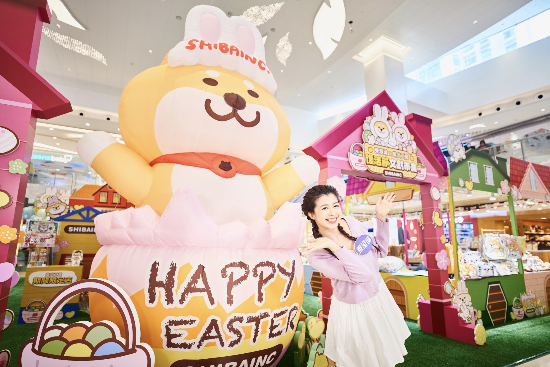 3.5米高的SHIBE雪比店長換上全新的復活兔造型首度亮相。