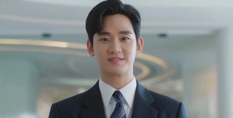 金秀賢仿效秀智曾在節目上傳授的招牌撒嬌技巧——牙齦笑。