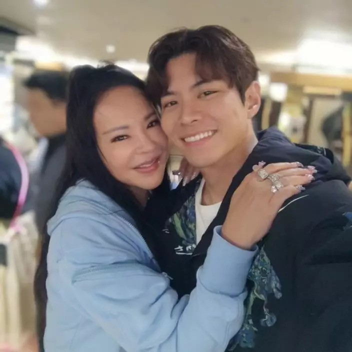 羅天宇與媽媽。