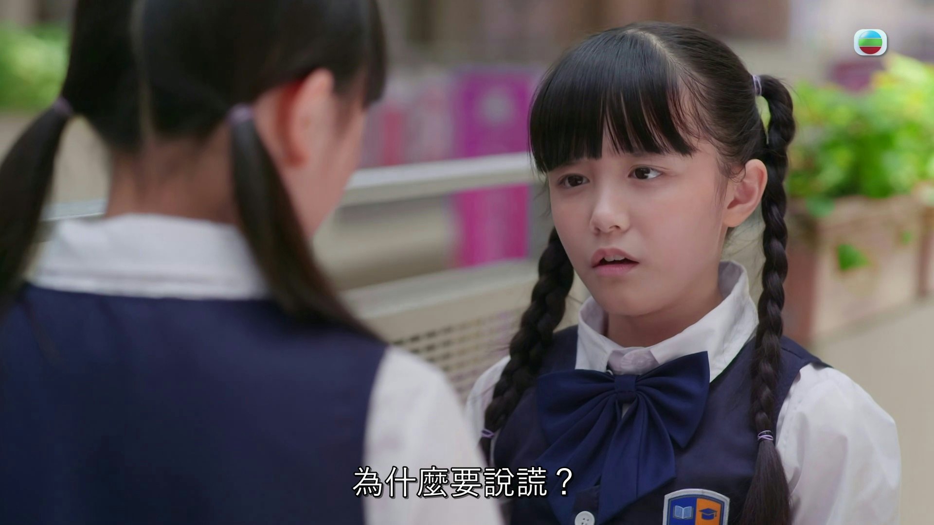 同樣經歷過父母離婚的同學仔則以過來人身份教悅悅扮演「雙面人」