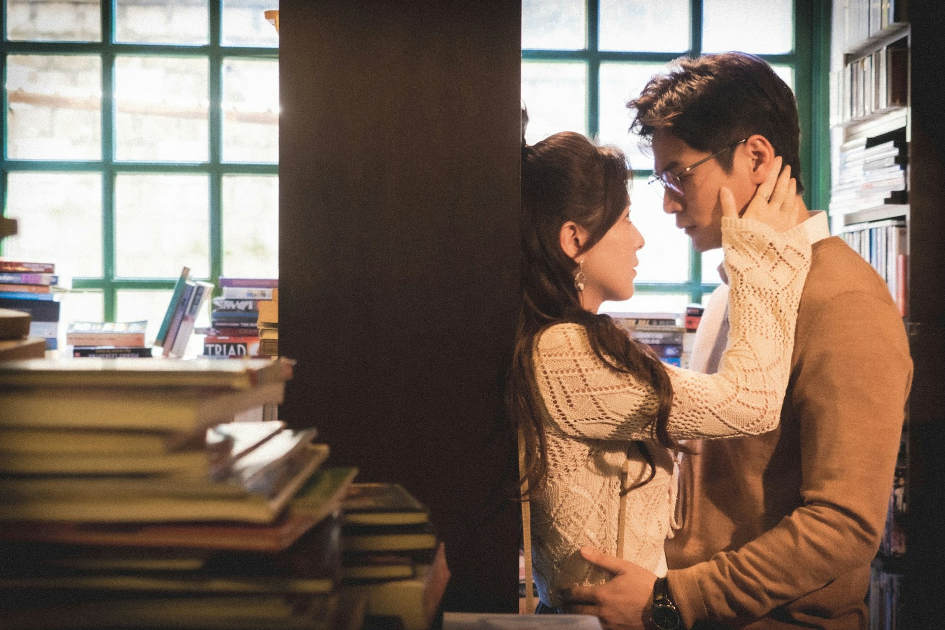 當男人在現有關係中無法獲得足夠的讚美和肯定時，他們容易受到外面的誘惑。