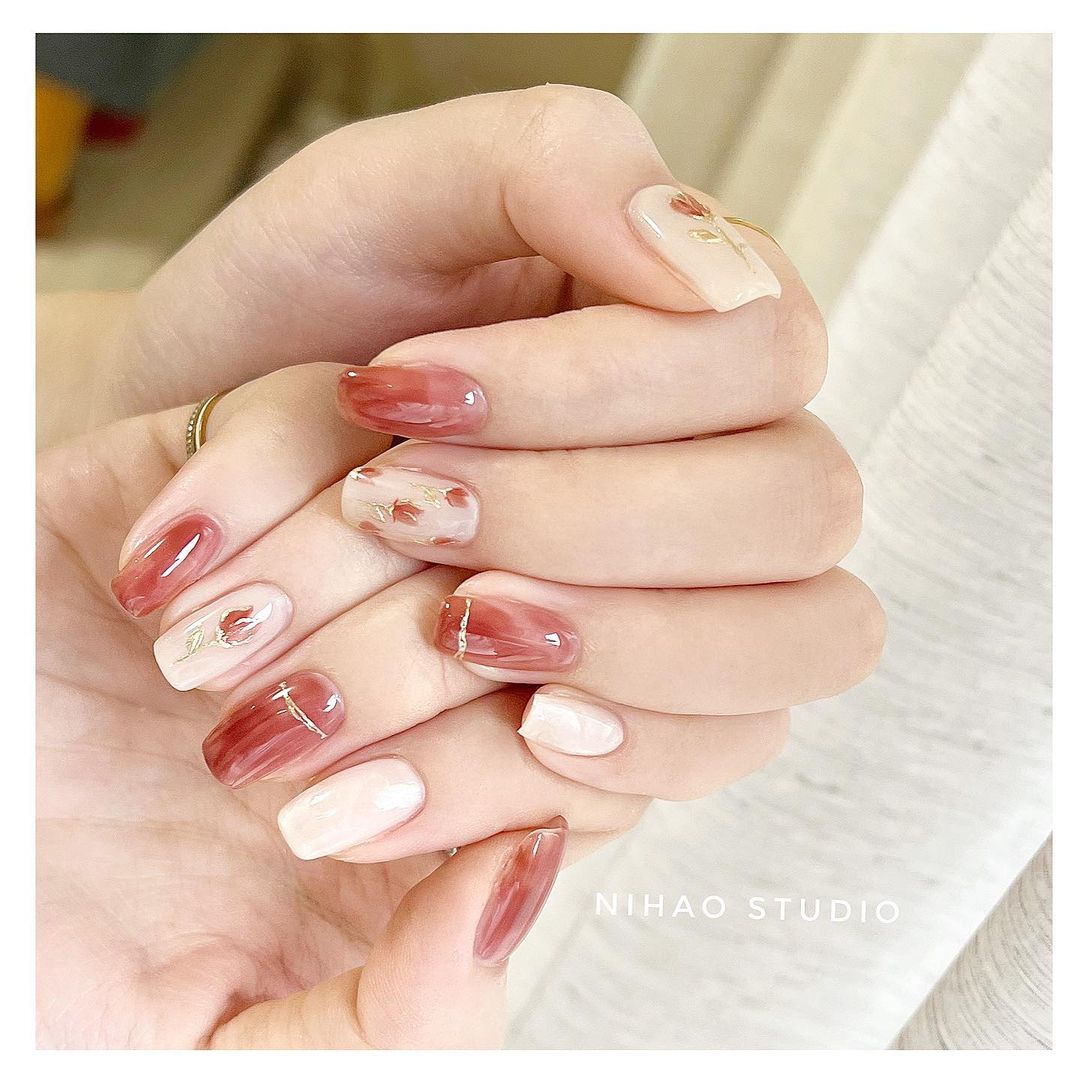 玫瑰花磚美甲。
