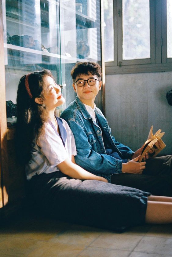 因為一些契機，友誼的本質發生了變化，升華成了愛情。