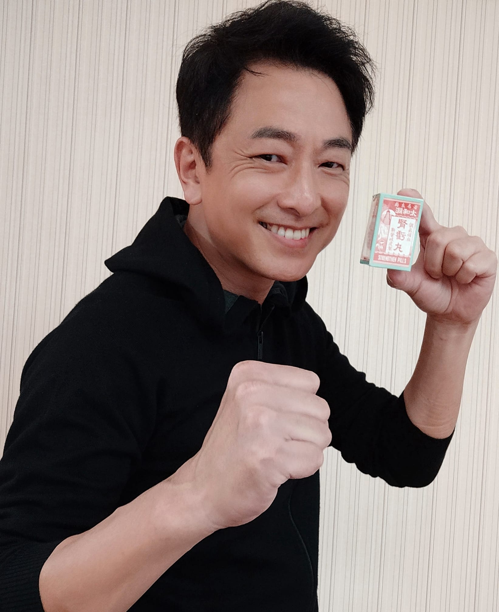 張松枝又分享當年MV的趣事,例如需要自備服裝,更指多個MV都是同一套衫。