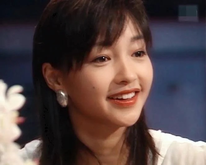 李綺虹年輕時好靚。