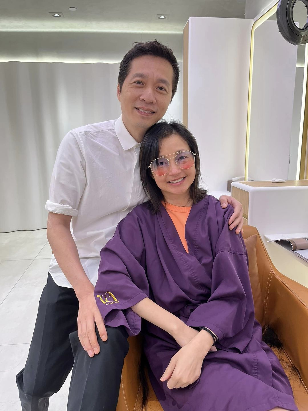 李綺虹隨後又分享與囝囝去髮型屋整頭髮的相片,即刻煥然一新,退去了師奶味,瞬間變靚了很多。