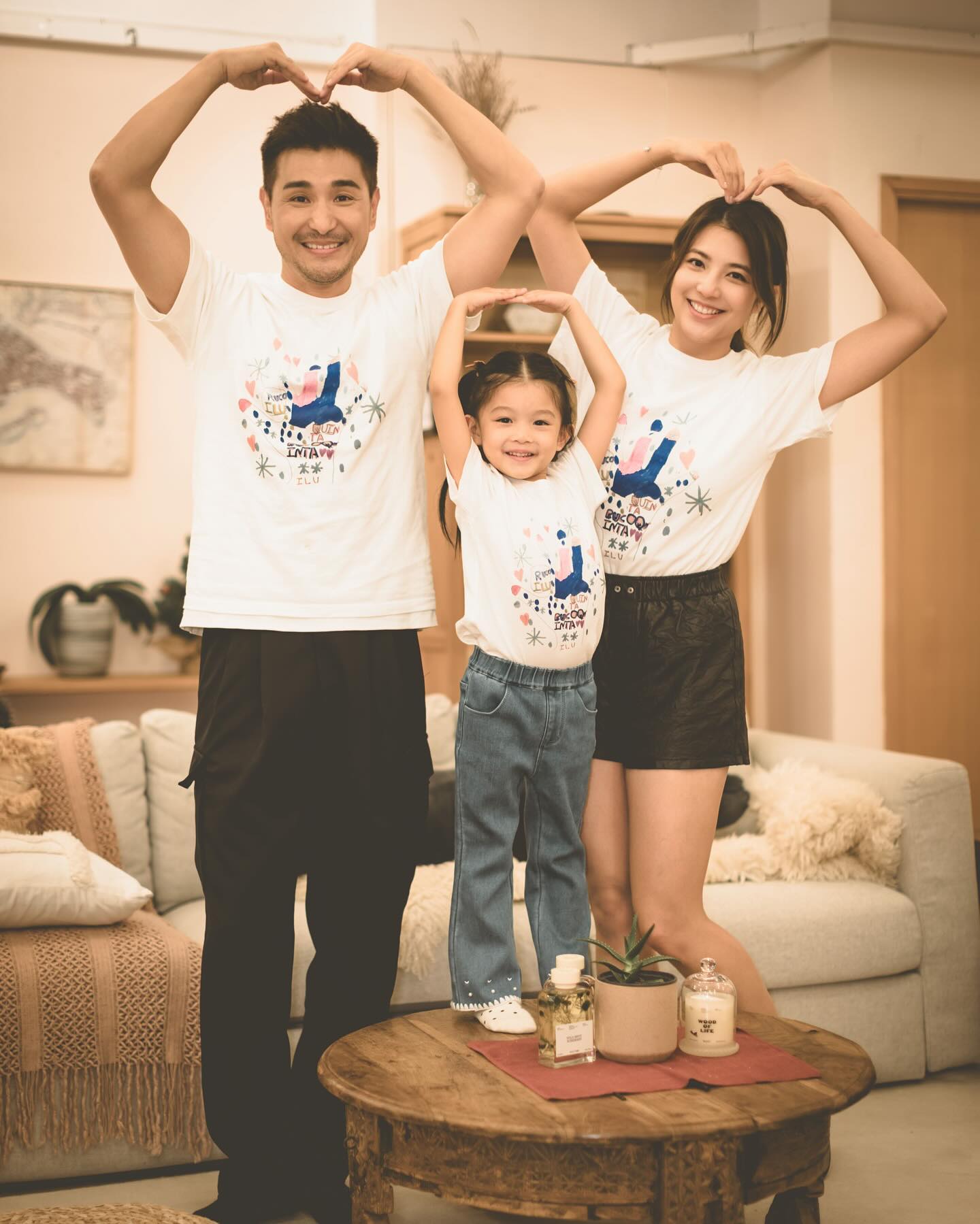 家庭幸福照的造型都是由單文柔負責。