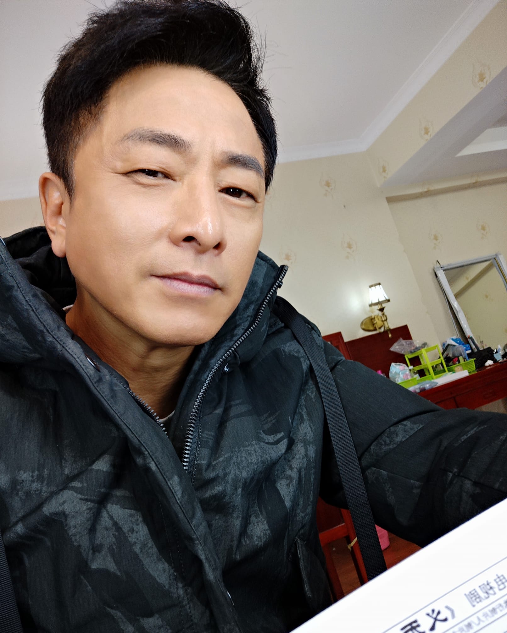 90年代中期,張松枝轉型做演員,多數飾演反派角色。