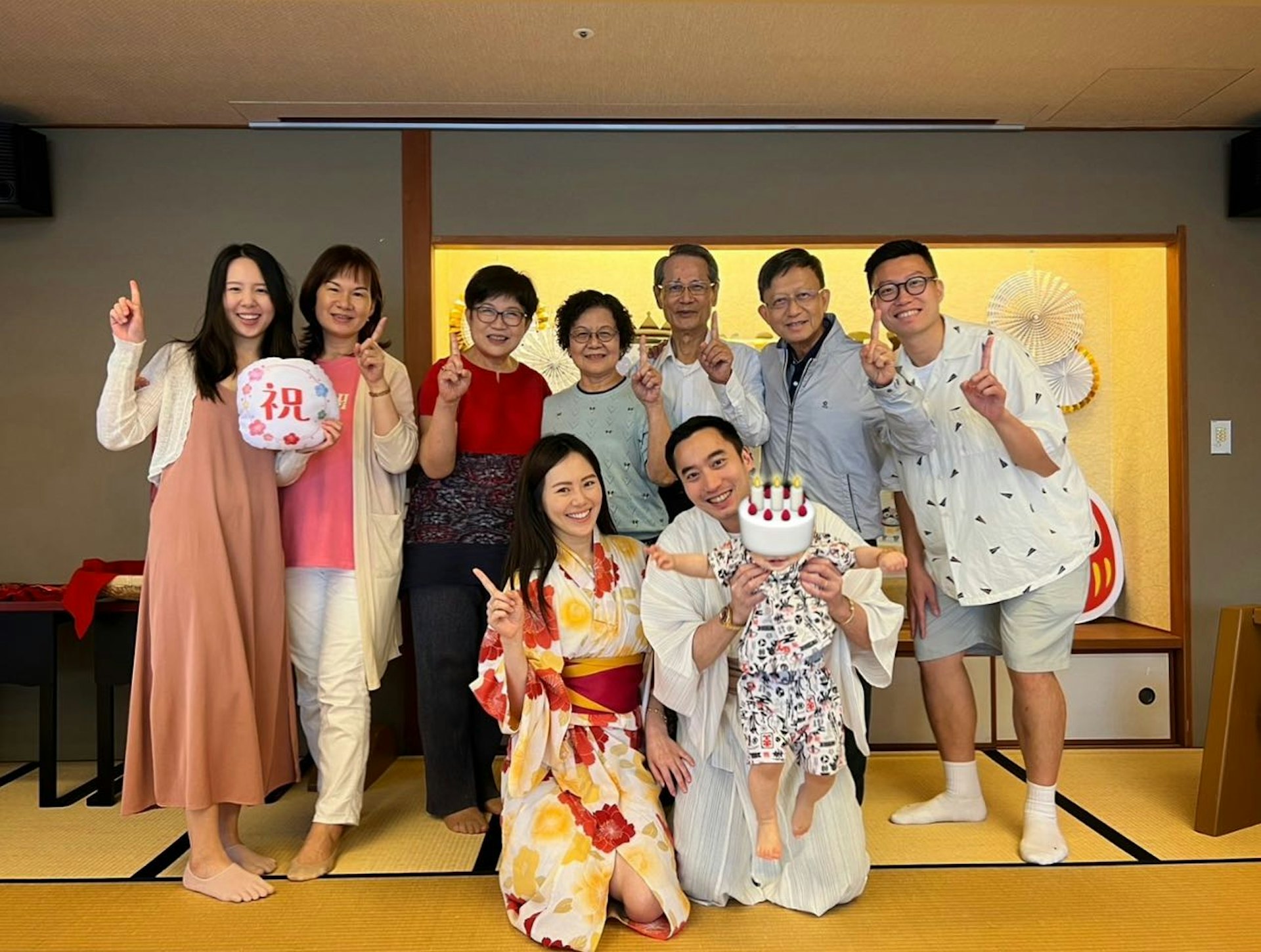 去年8月賴弘國與老婆與仔仔家族聚會，幫囝囝慶祝一歲生日，如今囝囝已榮升哥哥。