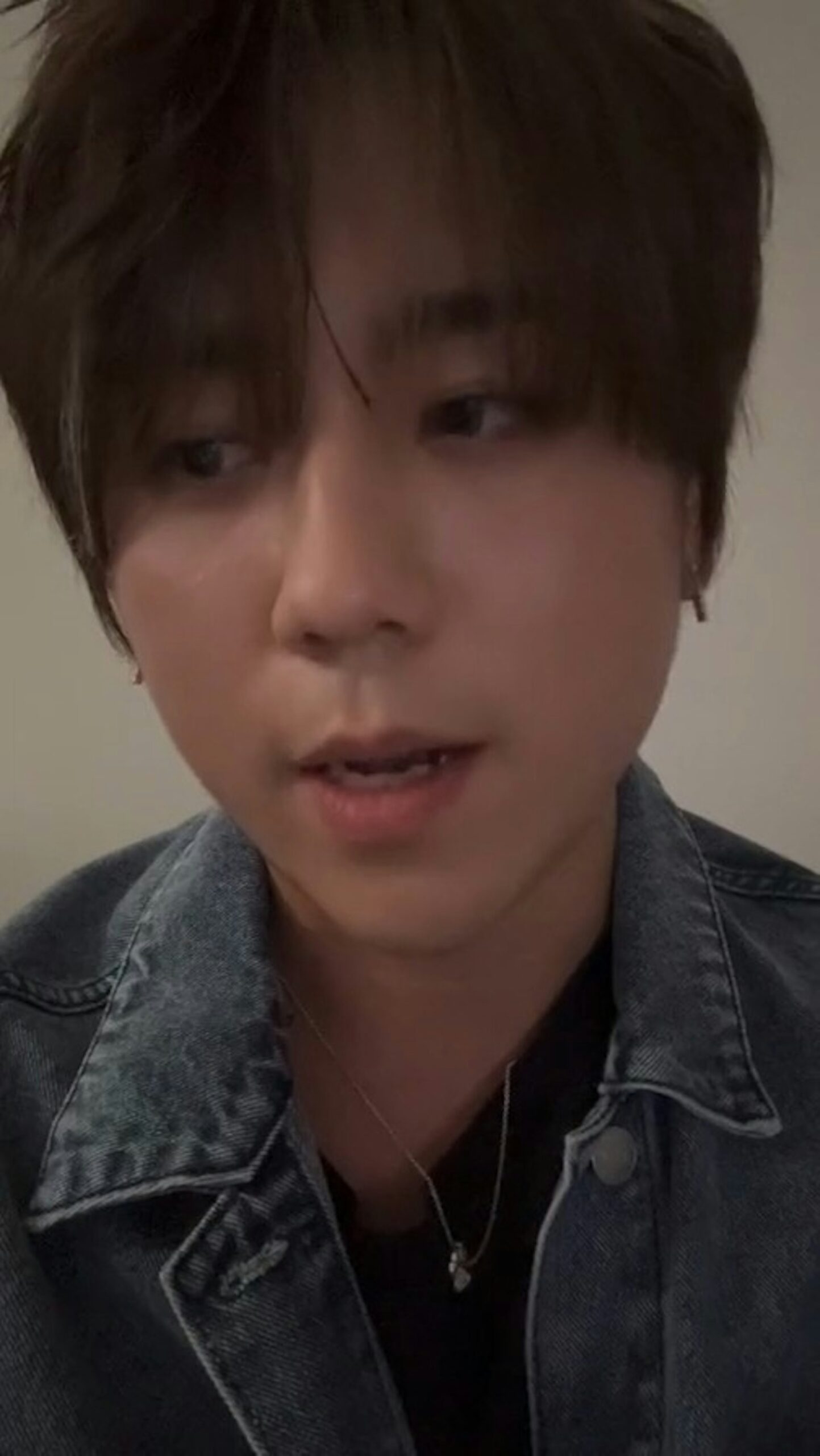 姜濤昨晚就「神徒大戰姜糖」事件而特意開live