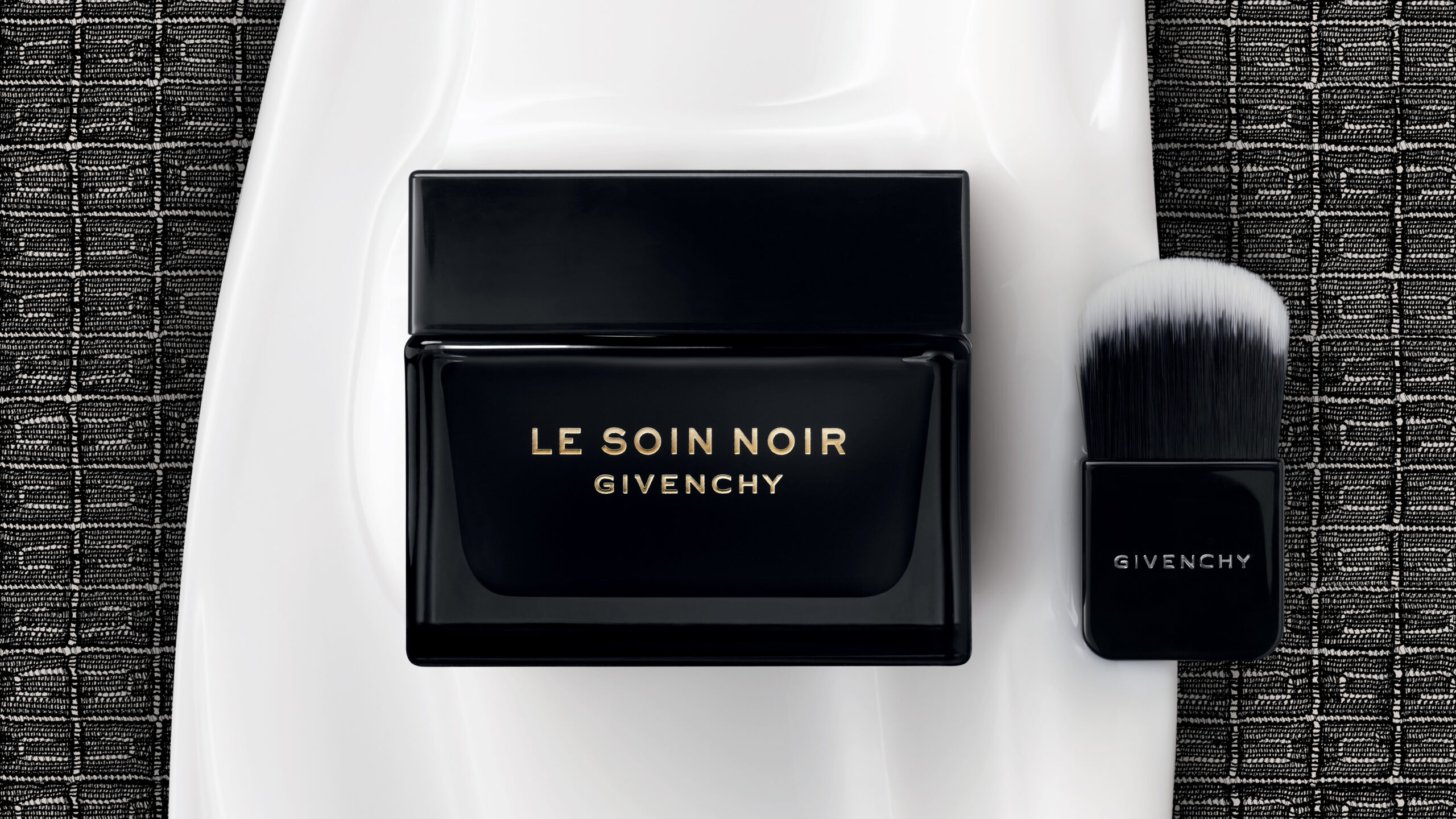 GIVENCHY LE SOIN NOIR 黑鑽奢華極緻蕾絲面膜 HK$2,845/50ml