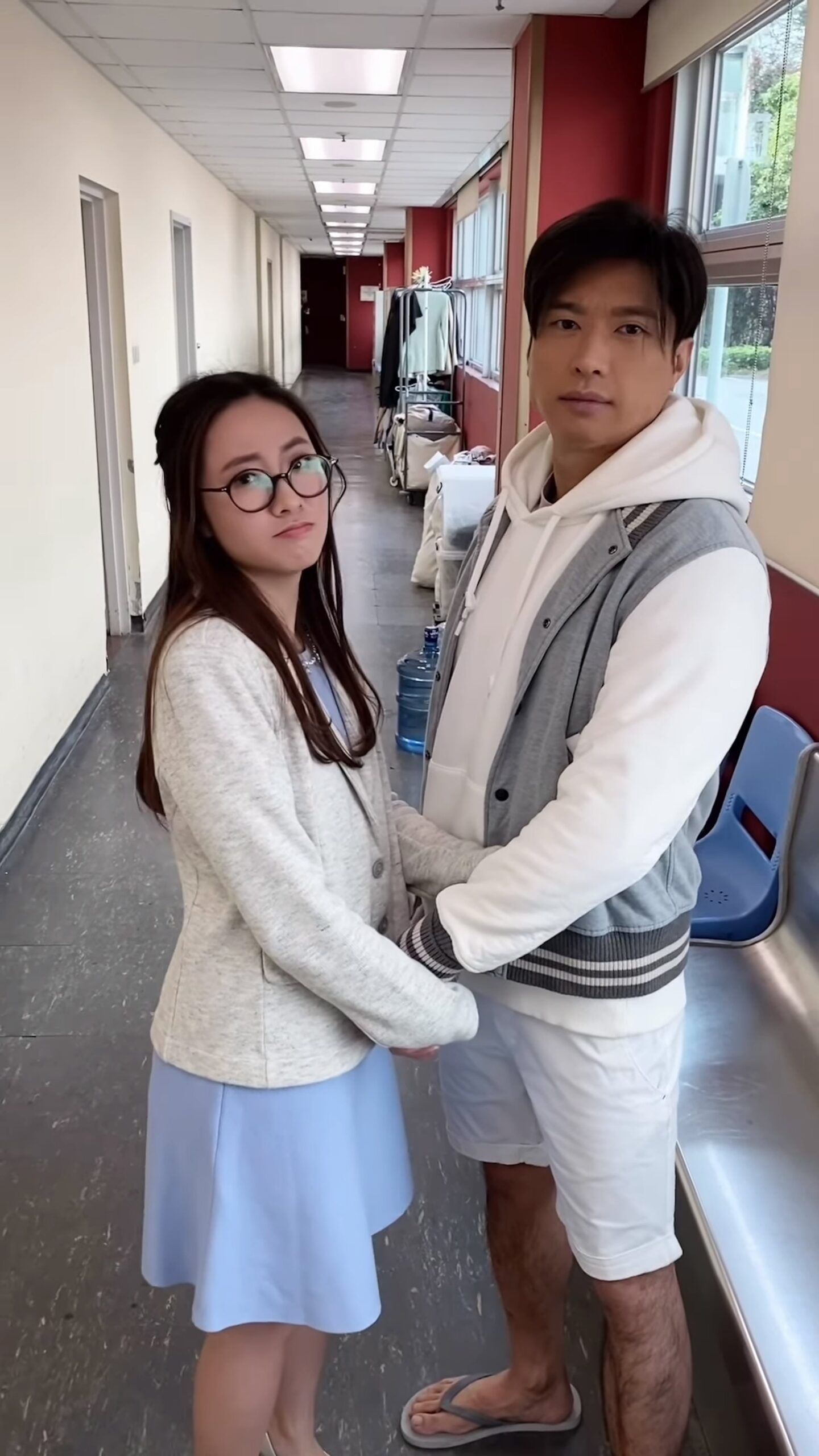 當這位長髮美女一轉身，原來不是Fanny！