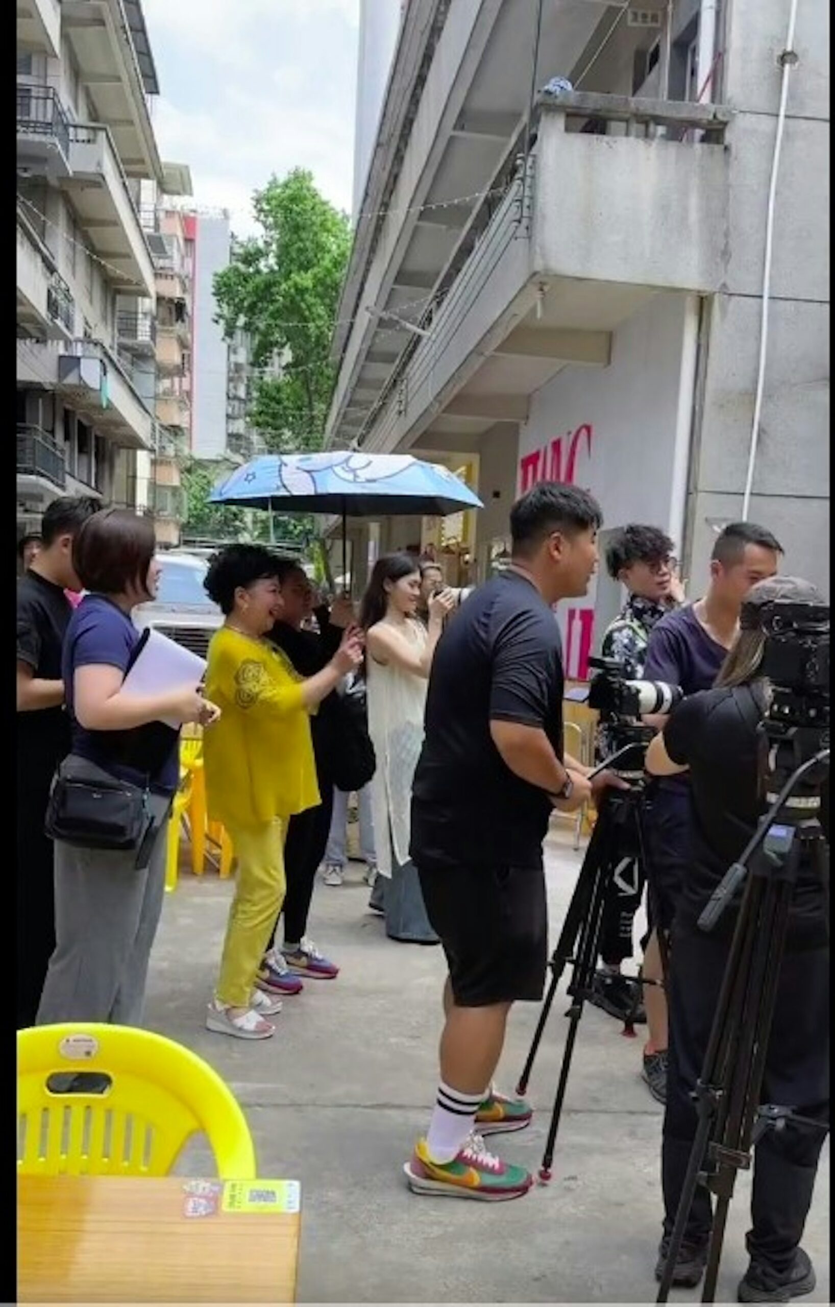 日前家燕姐拍片被網民捕獲。