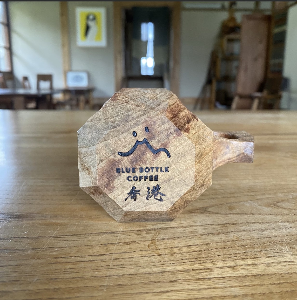 杯底刻有「香港」字樣。