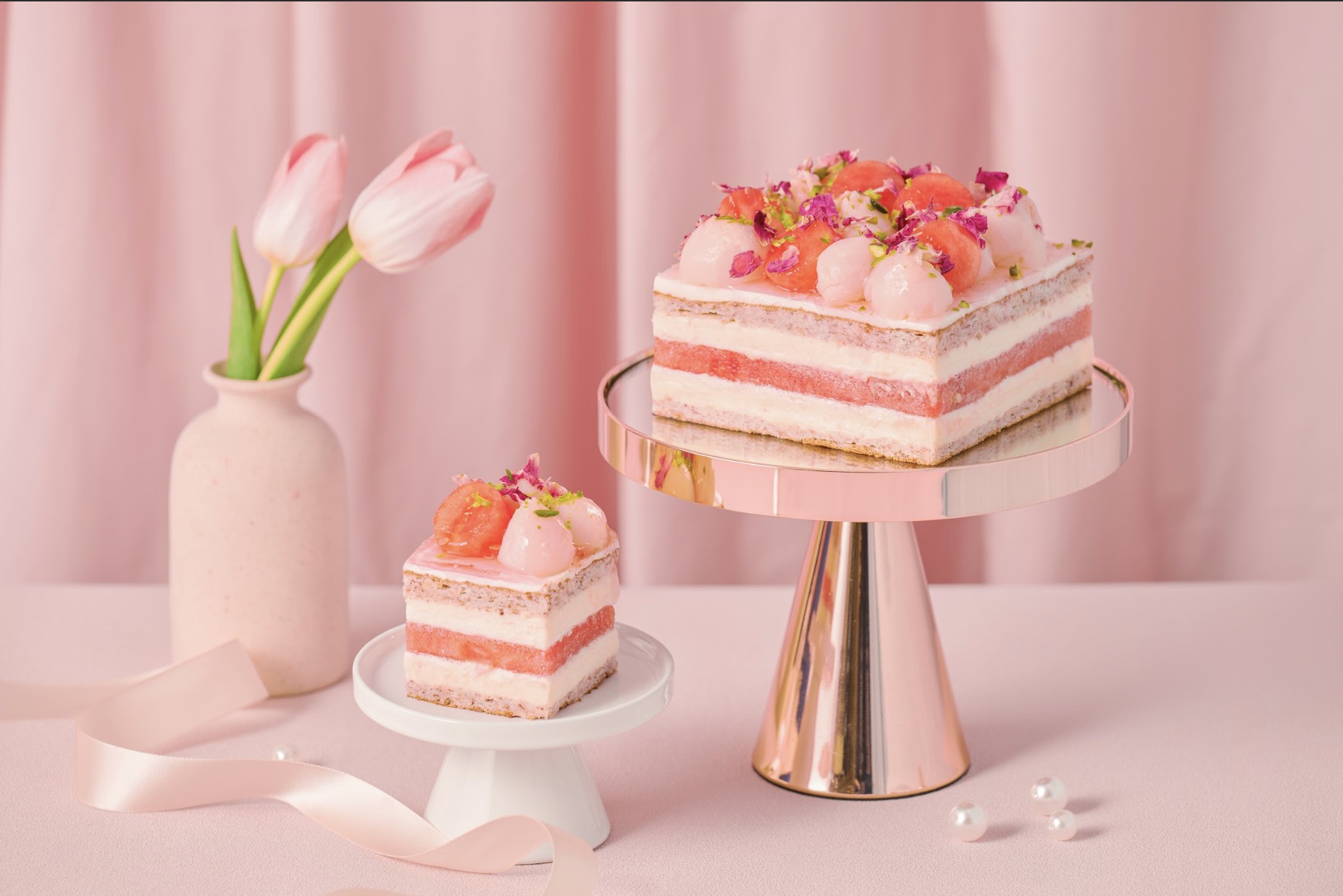 楊梅荔枝蛋糕。