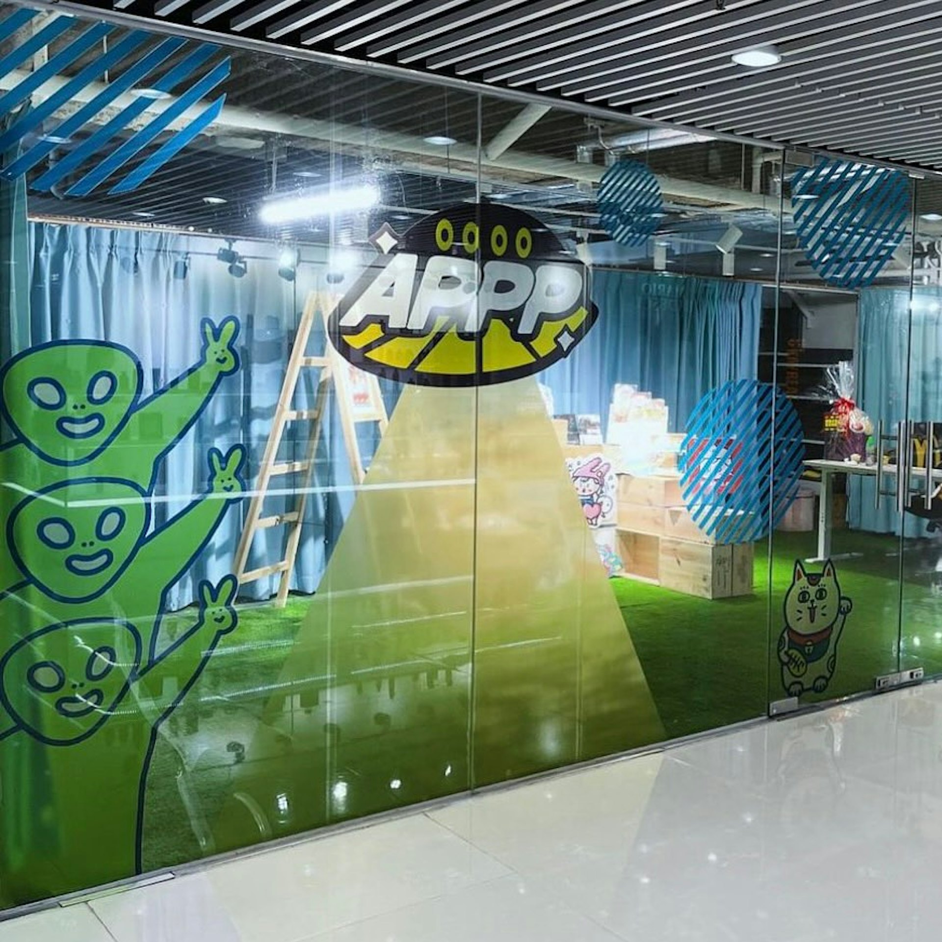 Studio位置於尖沙咀。