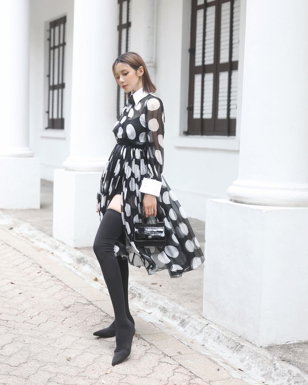 切記瀏海分線時一定要稍微偏左或偏右，能做到修飾小臉的效果！