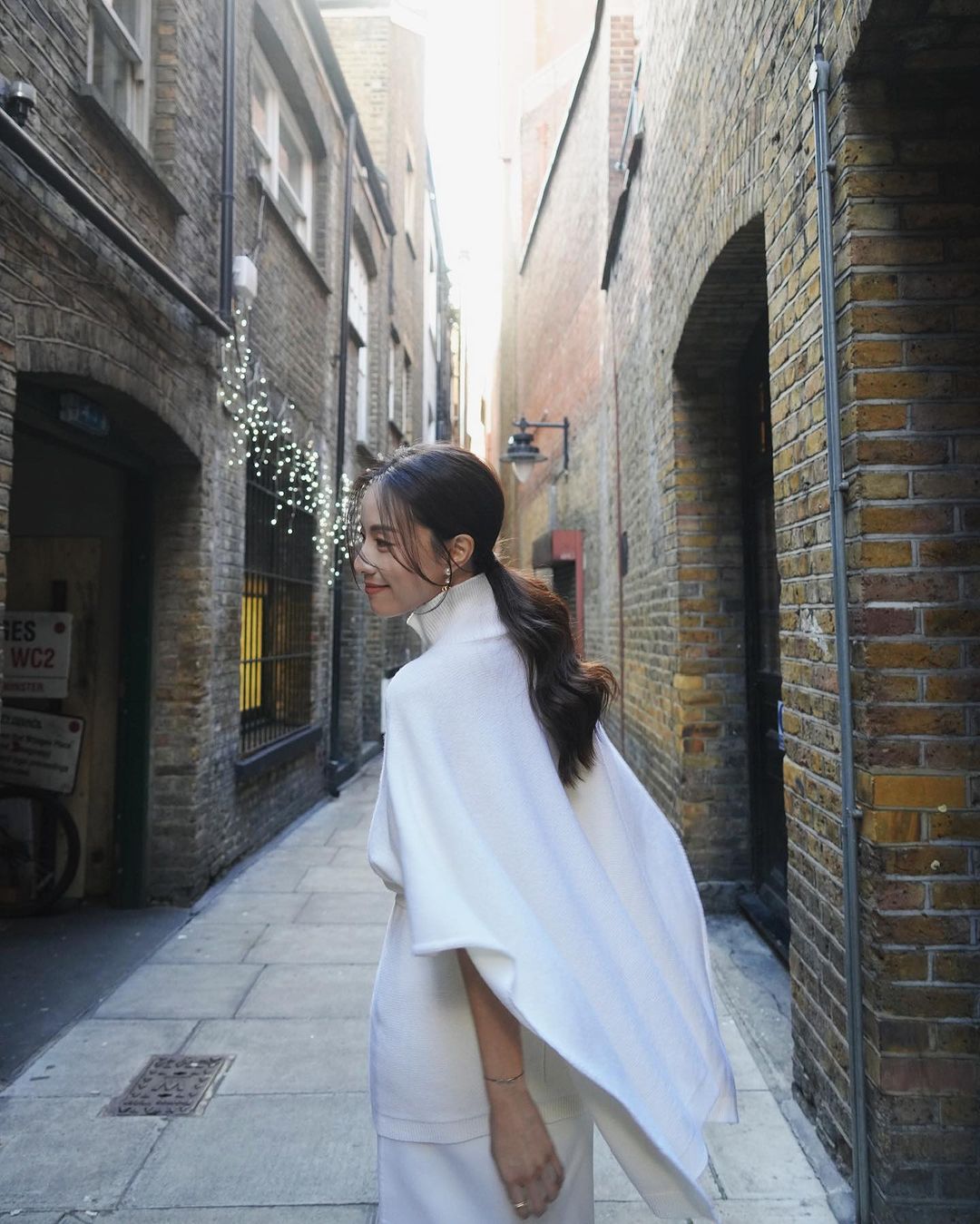 除了使用一般橡筋，也可以挑選髮帶、絲巾提升精緻感！