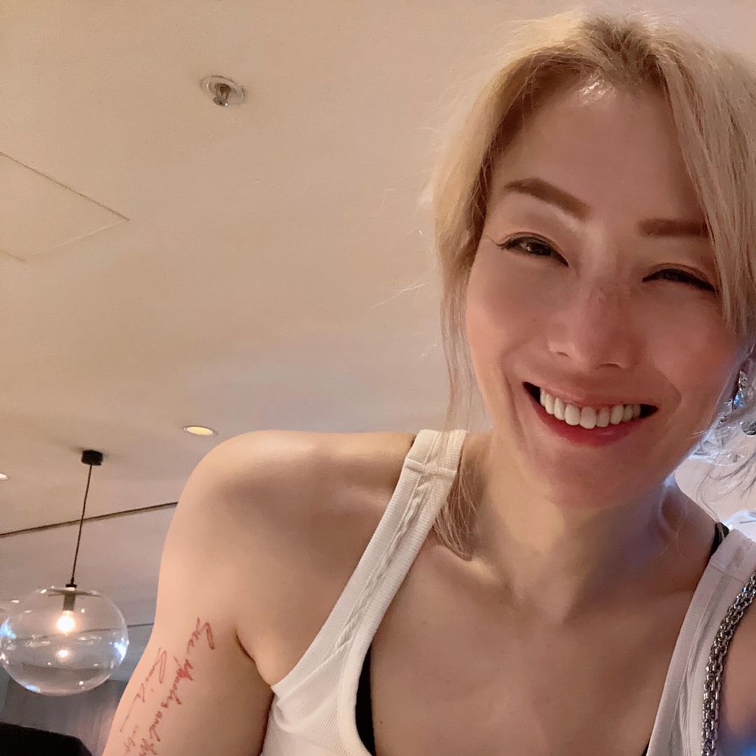 鄭秀文親自回應懷孕揣測！