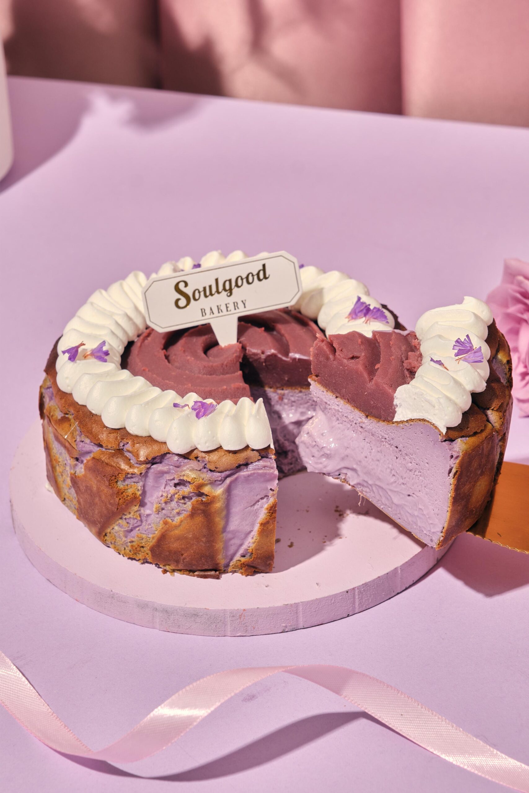 「沖繩紫薯巴斯克芝士蛋糕」：HK$120（4吋）；HK$480（6吋）；HK$680（8吋）