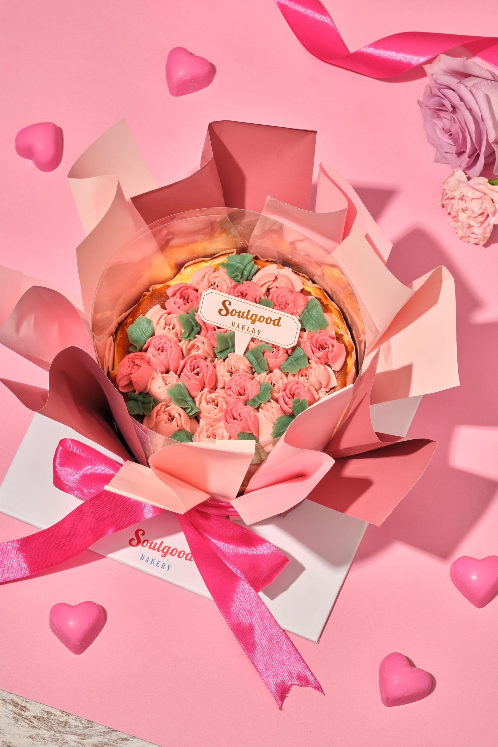 「莓莓花束巴斯克芝士蛋糕」：HK$560（6吋）；HK$760（8吋）