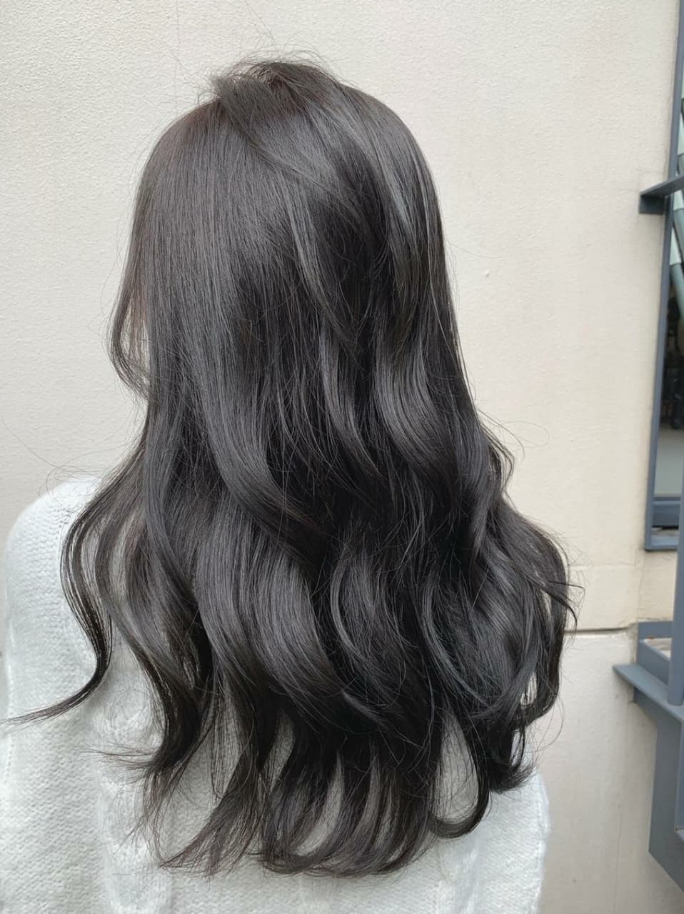 自然知性的黑茶色一直是職場OL的最愛。