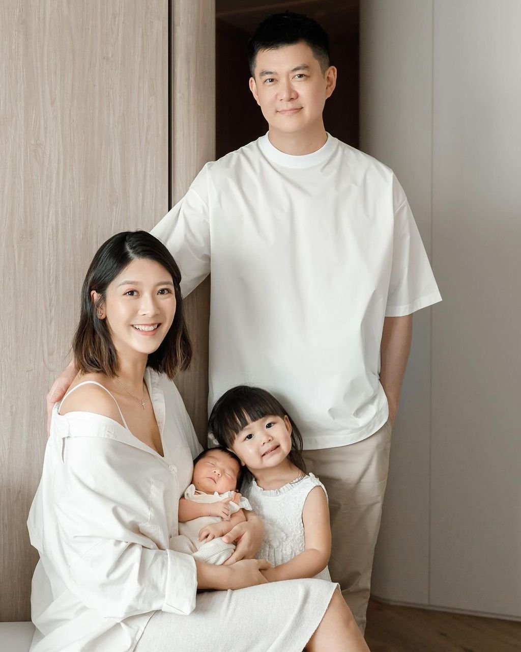 余香凝現在一家四口非常幸福。