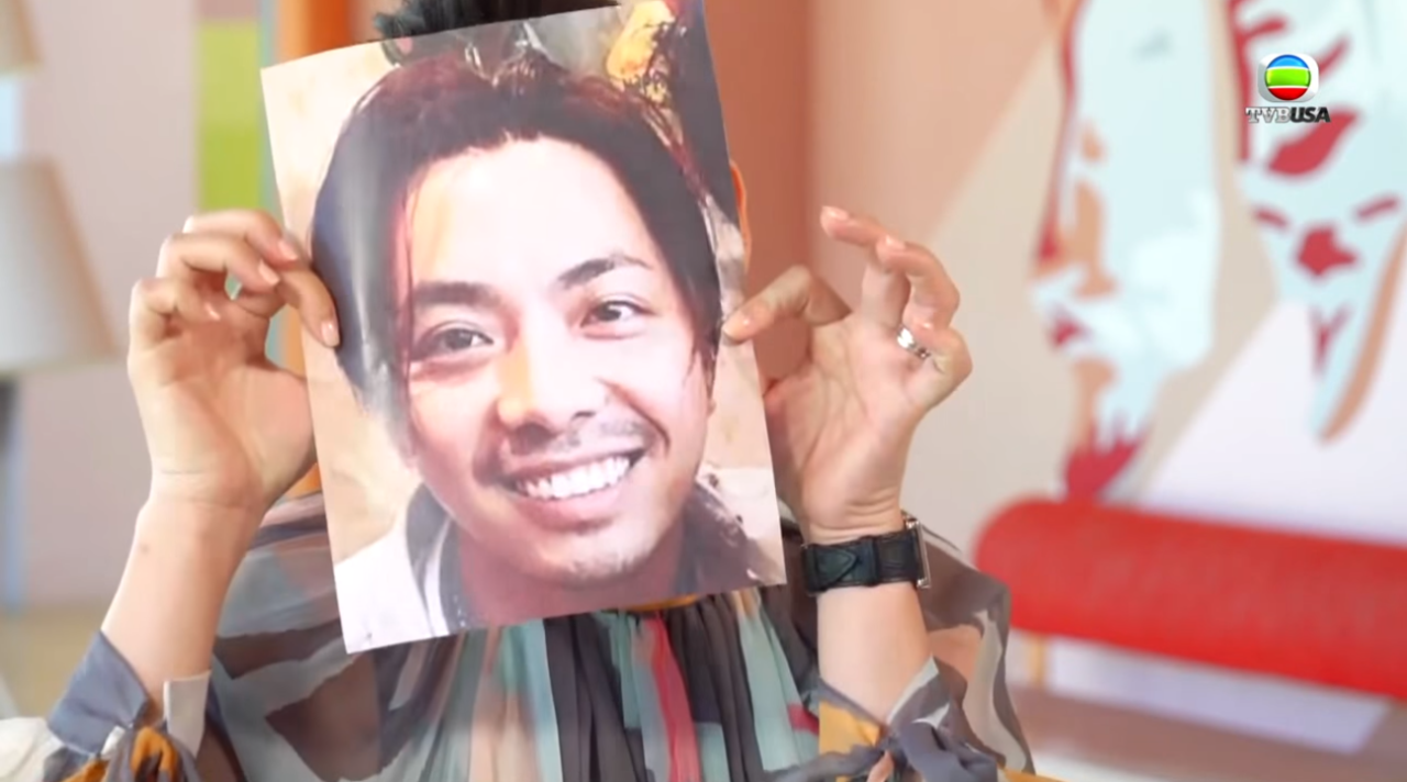 胡杏兒戴上的士邦的面具向姚子羚求婚。