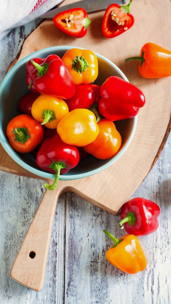 維他命C具有抗氧化功能，可以保護視網膜免受紫外線傷害。