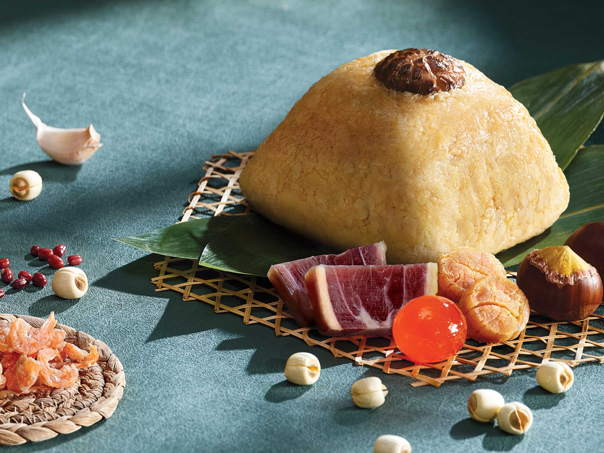 雙黃金華火腿瑤柱裹蒸粽。