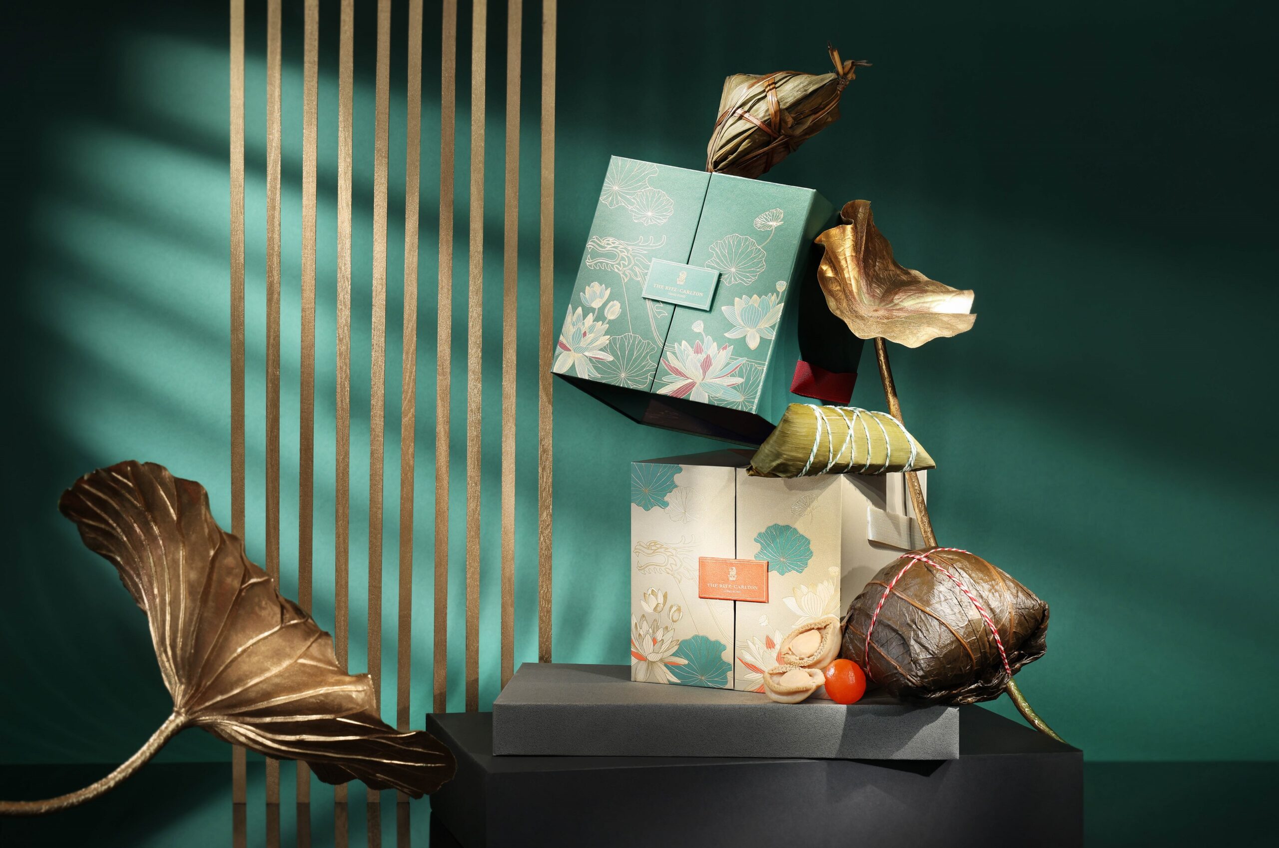 限定鮑魚瑤柱豚肉裹蒸粽及「至尊甜粽禮盒」。