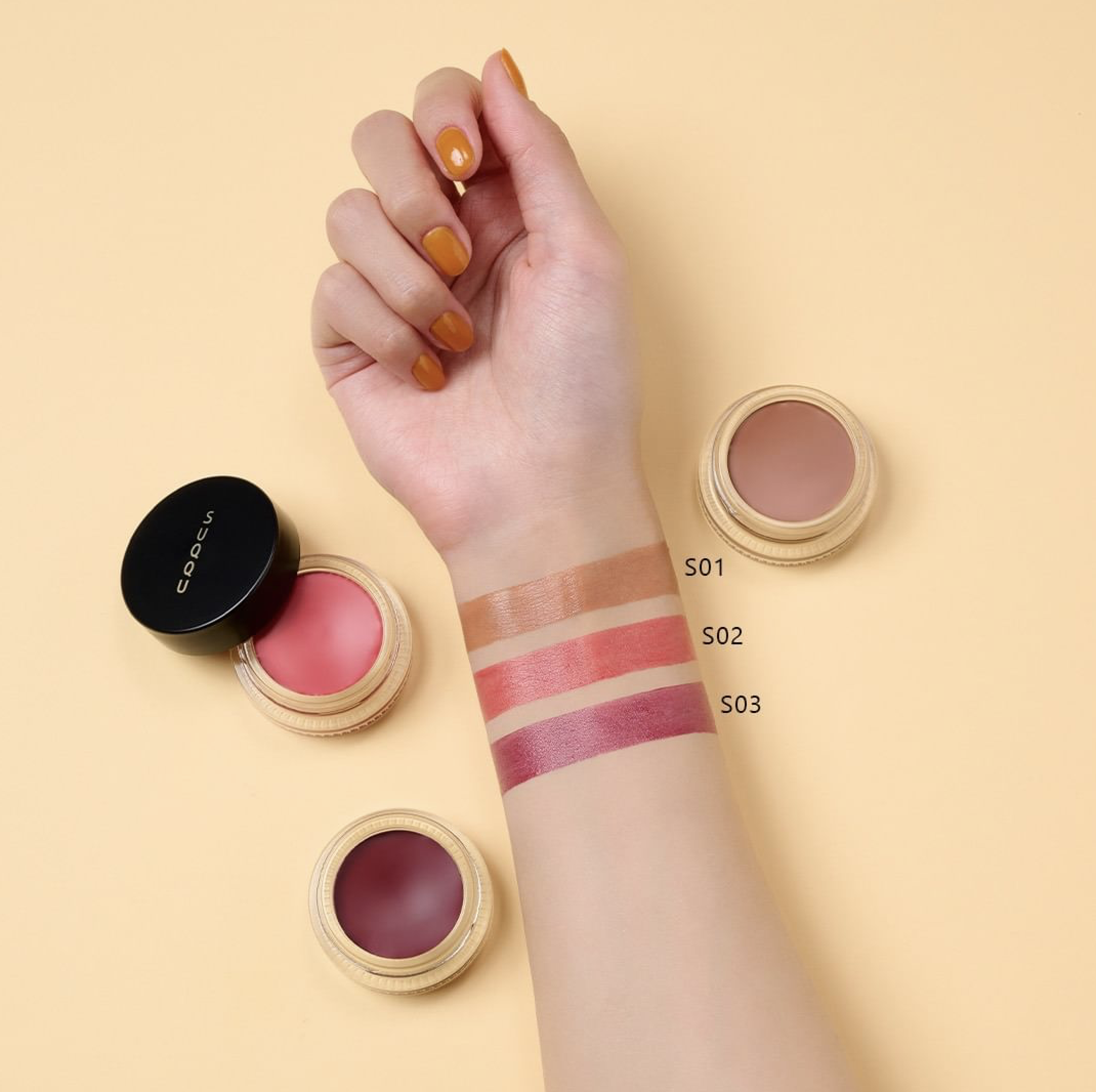 追求好氣色與透明感的女生，使用這款唇頰膏即可呈現出沁染般的色彩與光澤。