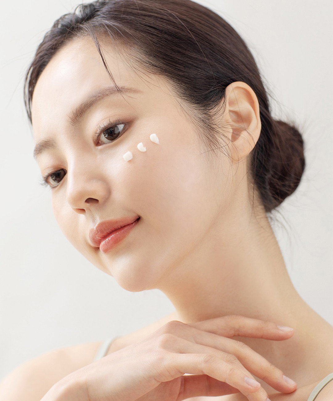 塗眼霜誤區：眼霜只塗眼底。