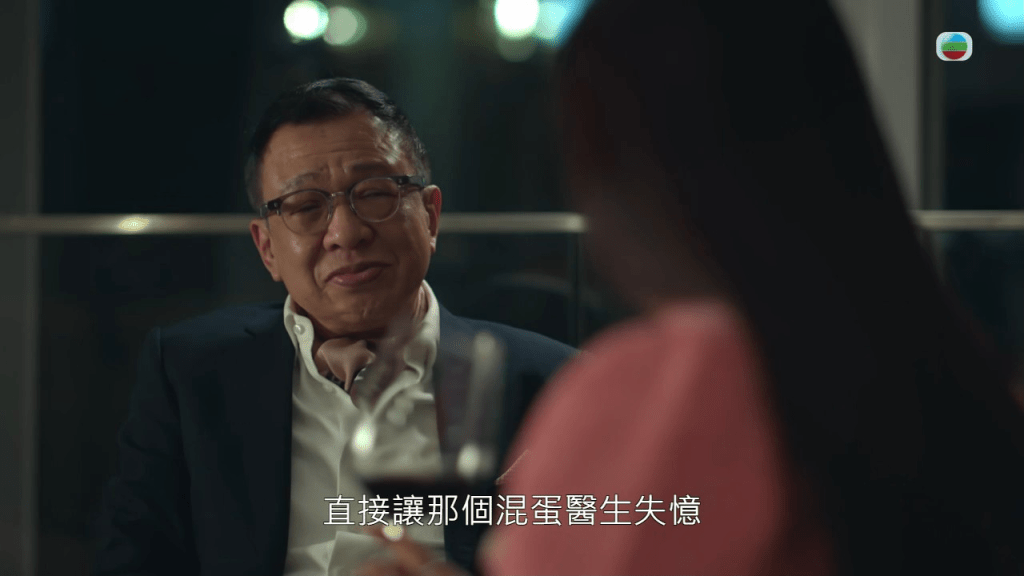 丘守仁（許紹雄 飾）為救愛女而收買證人製造車禍。