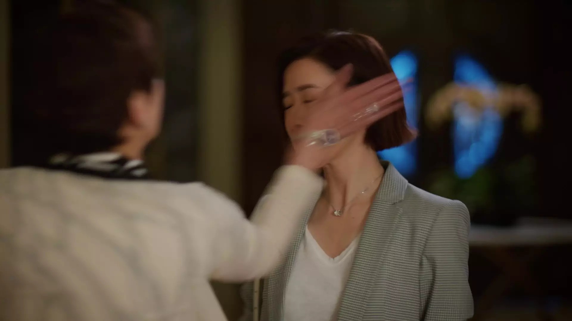 余安安怒摑佘詩曼的場口。