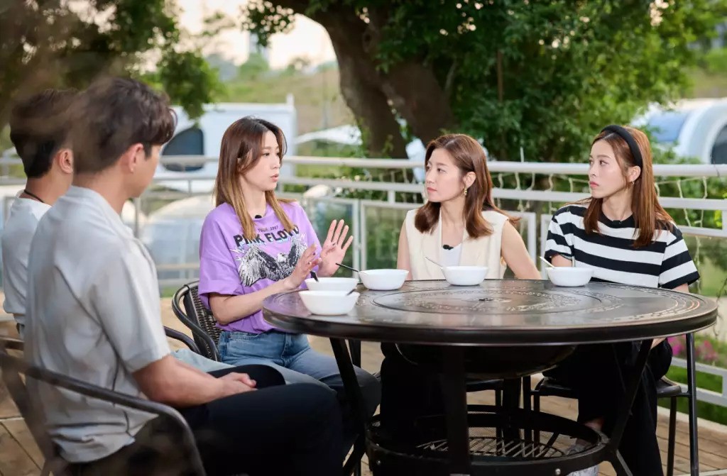 由陳自瑤(Yoyo)、黎諾懿、賴慰玲及羅天宇主持的TVB節目《香港婚後事》邀請到姚子羚做嘉賓大談感情及婚姻的看法。