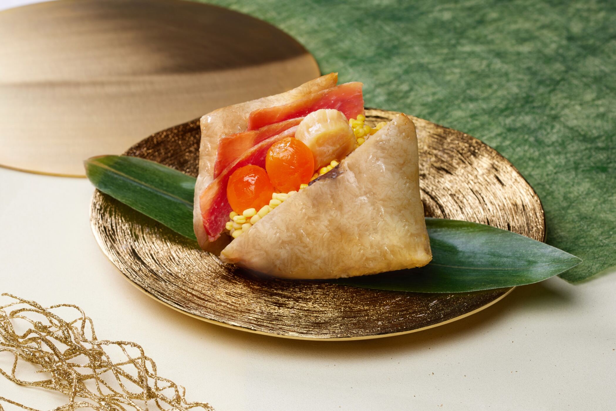 雙黃金華火腿瑤柱裹蒸糉。