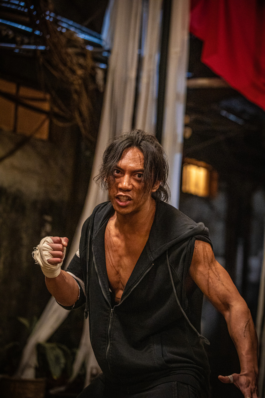 張文傑脫衣除面罩後型爆表現，不少女觀眾驚嘆。