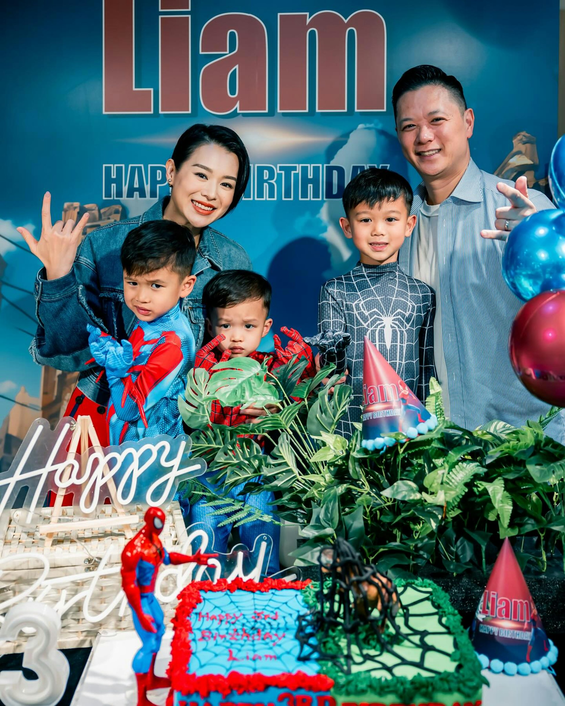 胡杏兒於2015年嫁給李承德，並育有3個兒子，婚後生活幸福美滿。