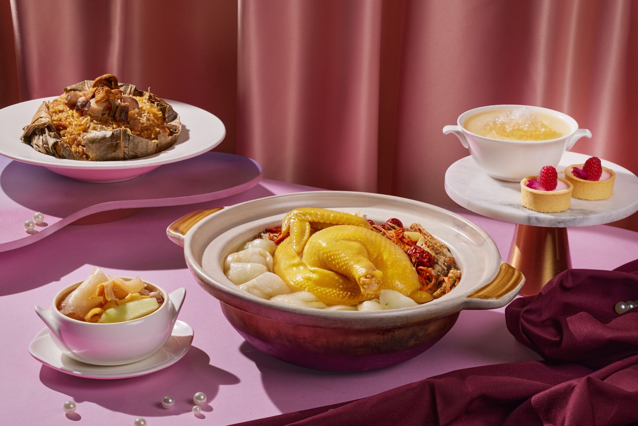 養生美顏的菜式，包括爵士瑤柱螺頭燉花膠、瑤柱冬菇姬松茸荷葉飯、藥膳蟲草花菜膽雞煲以及甜點玫瑰荔枝紅桑子撻。